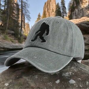 🆕 Sasquatch Bigfoot Embroidered Baseball Cap - Classic Grey